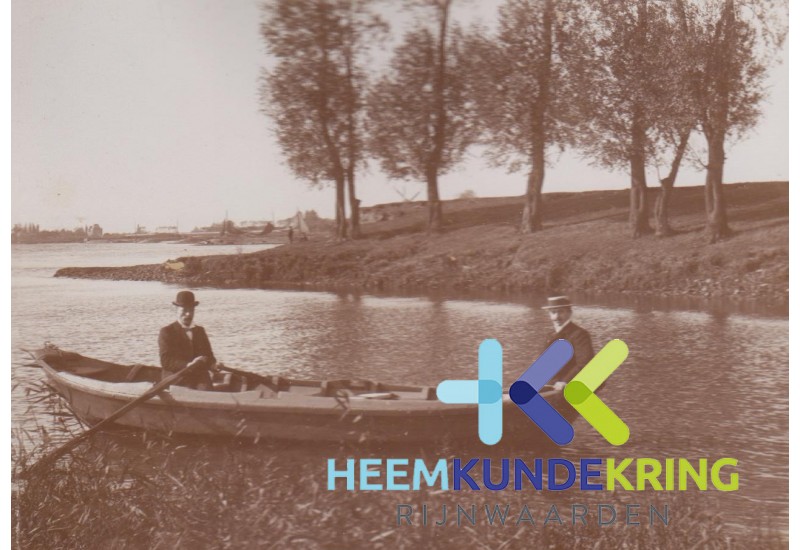 br 76 W.Bruns in roeiboot